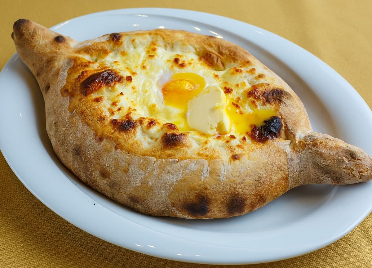 Freshly baked Adjaruli khachapuri.
